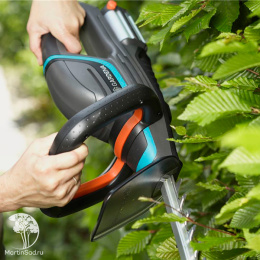 Аккумуляторные ножницы для живой изгороди Gardena ComfortCut Li-18/50 с аккумулятором в комплекте