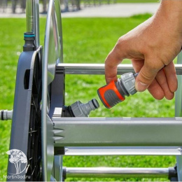 Тележка для шлангов металлическая Gardena AquaRoll M с комплектом для полива