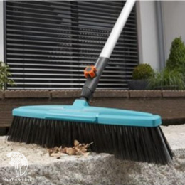 03622-36.000.00 Комплект Gardena: Щетка для дорожек (насадка для комбисистемы) + Рукоятка деревянная 130 см