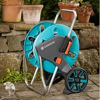 Тележка для шланга Gardena AquaRoll M со шлангом Gardena Classic, 20 м (13 мм (1/2") и комплектом для полива
