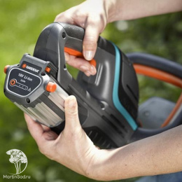 Аккумуляторные ножницы для живой изгороди Gardena ComfortCut Li-18/50 с аккумулятором в комплекте