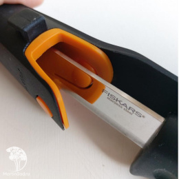 Нож с точилкой