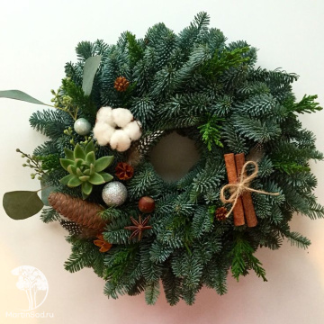 Фото Рождественский венок Нордмана малый