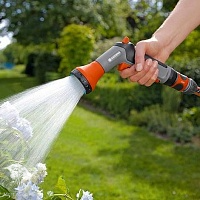 Комплект: Пистолет для полива многофункциональный Gardena Classic + Коннектор Gardena стандартный 1/2"