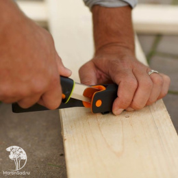 Нож с точилкой