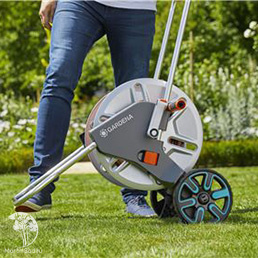 Тележка для шлангов металлическая Gardena AquaRoll M с комплектом для полива