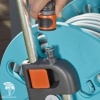Тележка для шланга Gardena AquaRoll S со шлангом Classic, 20 м  (13 мм (1/2") и комплектом для полива фото 4 